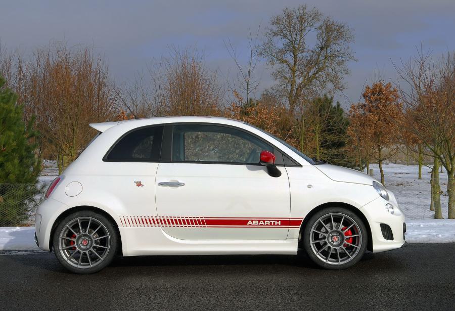  Abarth 500 esseesse 2009 года  (UK) (фото 26 из 29)